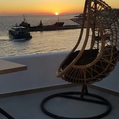 Avra Luxury Suites Mykonos מלון טורלוס