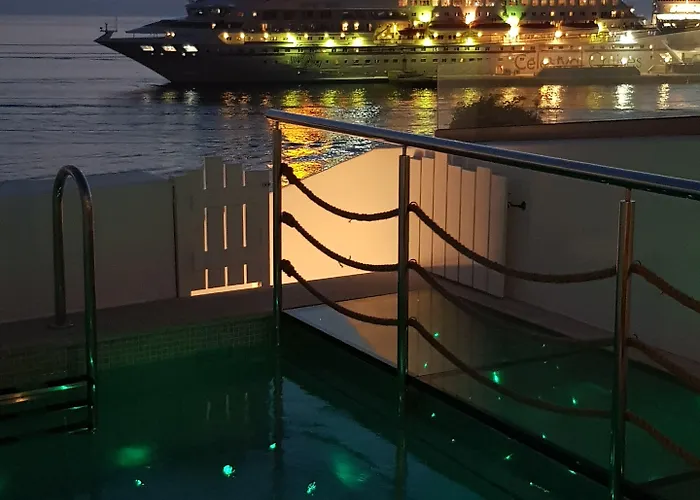 מלון Avra Luxury Suites Mykonos טורלוס