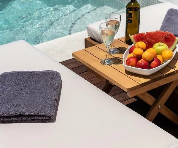 Avra Luxury Suites Mykonos טורלוס